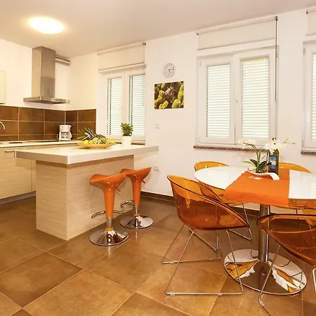Mare Apartment *